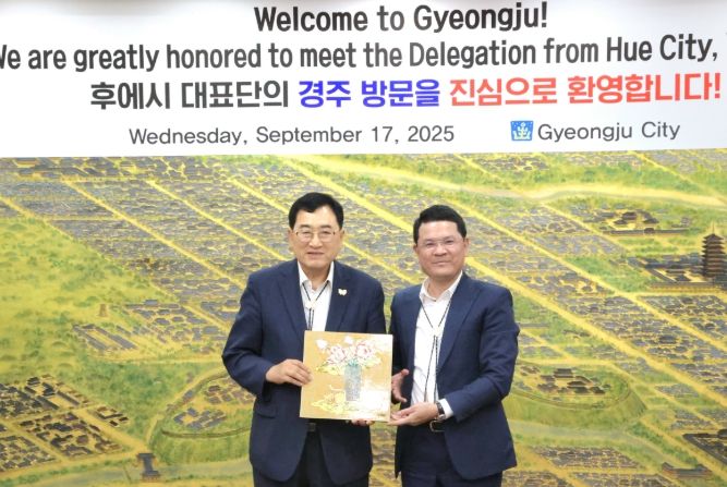 경주스마트미디어센터는 17일 베트남 후에시와 함께 스마트관광도시 사업 성과 공유 행사를 개최했다