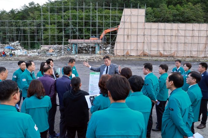 현장을 방문해 진행 상황을 점검