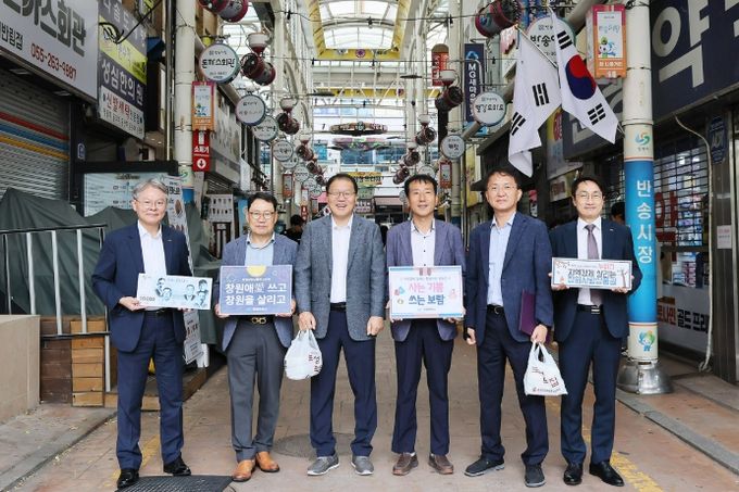 지류 누비전 판매 첫날 현장 방문