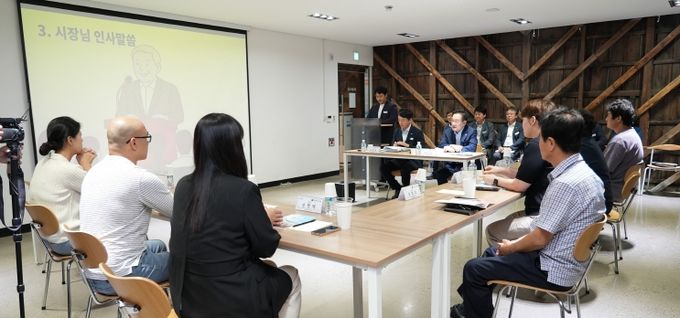 23일 카페 스타코에서 완산동 민생경제 현장 간담회가 진행됐다.