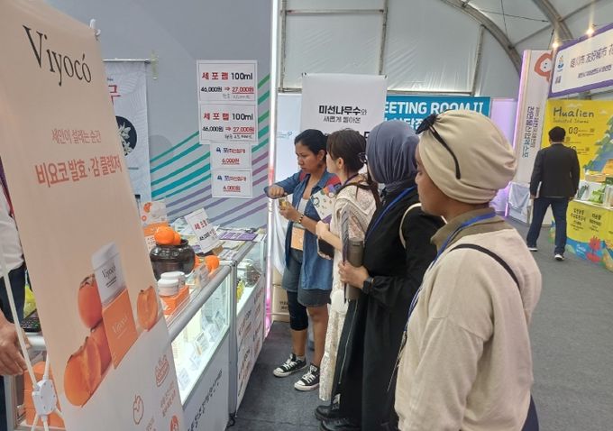 2025 제천국제한방천연물산업엑스포 산업관에서 만난 글로벌 연결고리