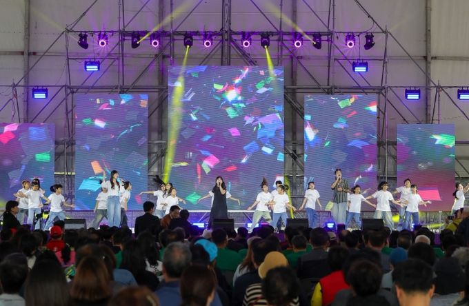 엑스포 개막식 무대 사진