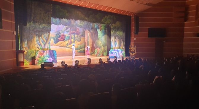 25일 영천시민회관에서 진행된 유아 범죄예방 뮤지컬 ‘빨간모자’를 관람하는 아이들