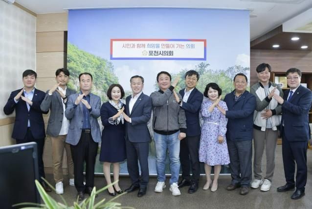 인문도시 조성 조례 주민발안 추진위원회 서명부 전달