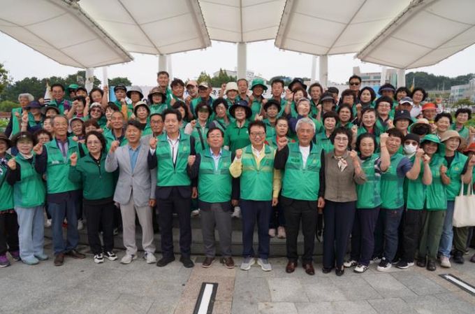 지난 9월 24일 울진연호공원에서‘대한민국 새단장 캠페인’의 일환인‘2025년 자원 재활용품 수집 경진대회’를 개최했다.(자원재활용품 수집 경진대회)