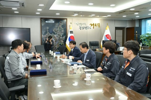 거제시, 제22회 조선해양의 날 기념 시정유공 모범노동자 표창패 수여식 열어