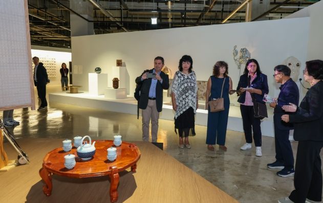 불가리아 기자단도 2025 청주공예비엔날레에 반했다!