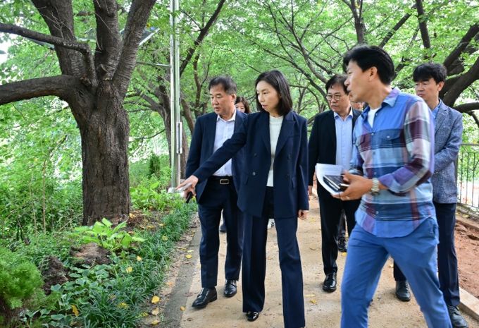 서울특별시의회 최호정 의장, 안양천 방문…수목 유지관리 개선방안 모색
