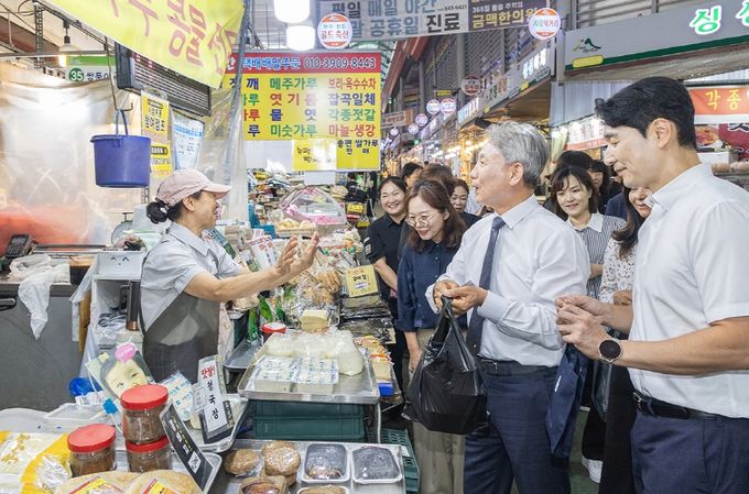 윤환 계양구청장, 추석맞이 전통시장 방문