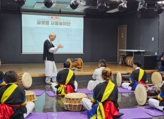 시민공모 ‘글로벌 사물놀이단’ 이름은 ‘얼쑤토덕’