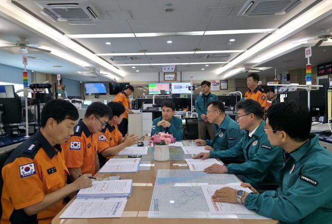 김진태 지사, 119 상황실 점검 및 격려