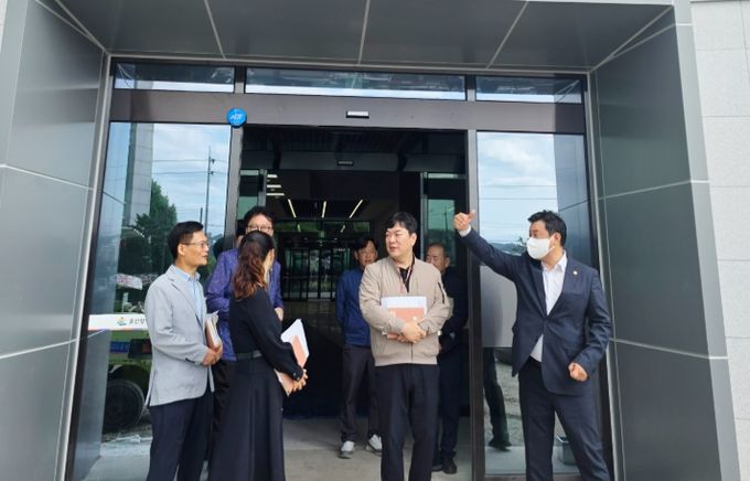 안대룡 교육위원장, 강북교육지원청 증축현장 및 학생교육문화회관 방문