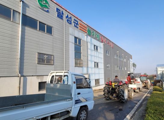 옥포읍 농기계임대사업소 대기줄