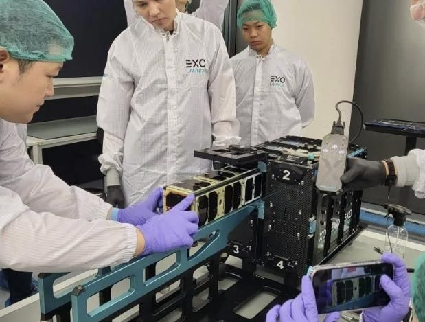 진주샛-1B 독일 엑소런치 최종점검 사진