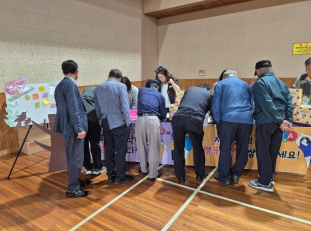 고성군, 찾아가는 양성평등문화 인식개선 홍보부스 운영 “나부터 시작하는 성평등 다짐”