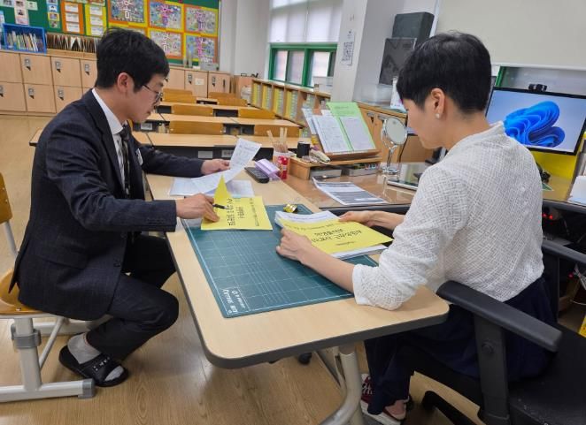 강남교육지원청은 15일 영화초를 방문해 업무담당자를 대상으로 '이주배경학생 맞춤형 프로그램 상담'을 진행했다.