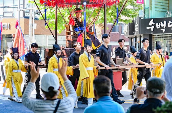 유등·예술·드라마가 빚어낸 16일간의 대장정