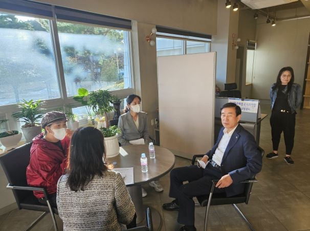 조길형 시장, 현안사업 현장 점검(여성회관 리모델링)