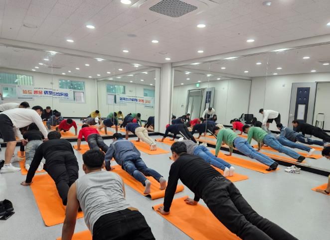 거제시보건소, 2025년 외국인 근로자 운동교실 성료