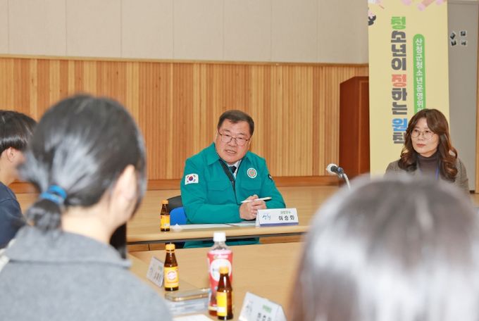 이승화 산청군수, 청소년운영위원회와 간담회