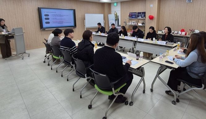 나주시가 지난 20일 지역 유관기관과 함께 자살예방사업 협력 방안을 논의하는 간담회를 가졌다.