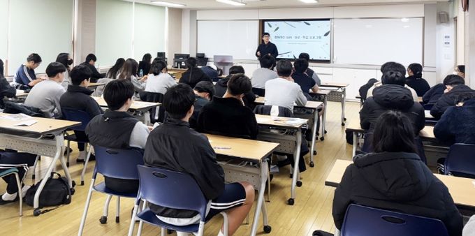 경상국립대학교(GNU) 학생상담센터는 11월 26일 사천 남양중학교에서 재학생을 대상으로 ‘찾아가는 심리·진로·학습 프로그램’을 통해 맞춤형 프로그램을 제공하고 있다.