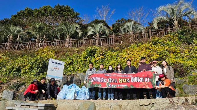 통영시 문화예술과, 이순신공원 등 환경정비 봉사활동 실시