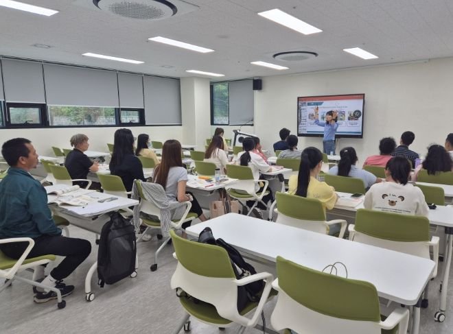 결혼이민자 및 외국인 대상 사회통합프로그램