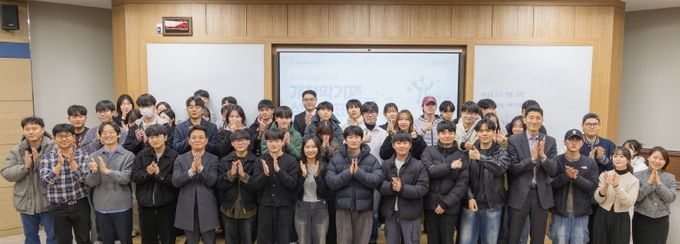 경상국립대학교는 12월 3일 교양학관에서 ‘2025학년도 2학기 개척학기제 성과발표회’를 개최했다.