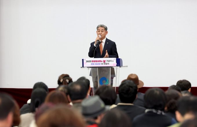 인천시의회 정해권 의장, 자원봉사자의 날 기념식서 봉사자들 격려