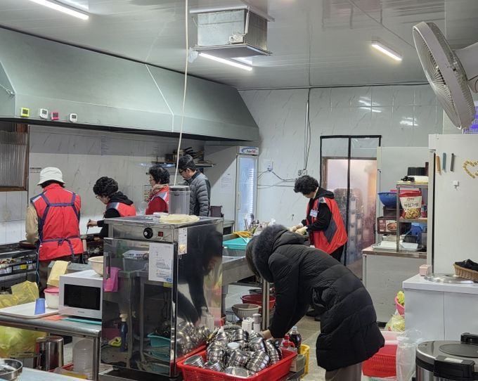 사천시 곤양면 지역사회보장협의체 ‘이웃돕기 일일 모금행사’