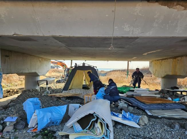 북구, 어물동 금천교 하부 불법시설물 행정대집행 실시