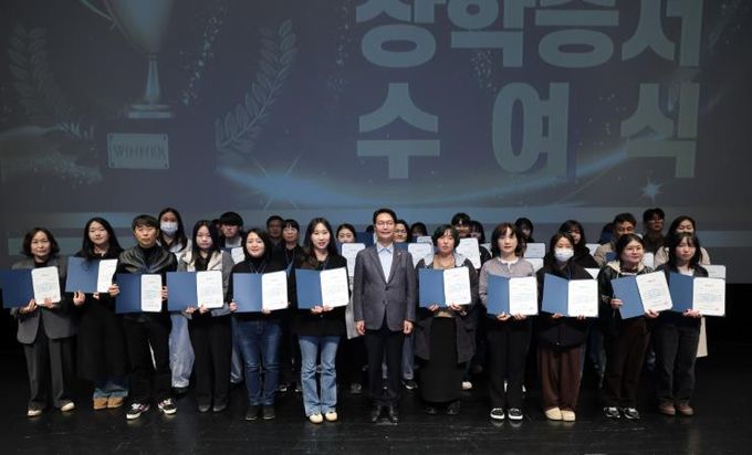 고창군장학재단, 2025년 장학증서 수여..“256명, 1억8400만원 장학금 전달”