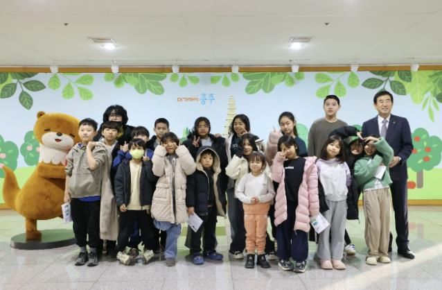 아이들과 조길형 시장 기념 사진