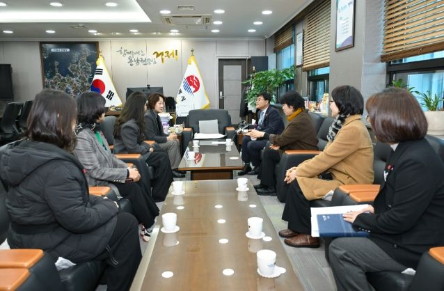 거제시여성단체협의회, 취약계층돕기“사랑 나눔 성금”기탁