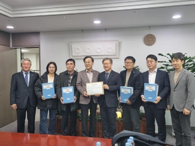 구로차량기지 이전 사업 주민 서명부 전달식 사진