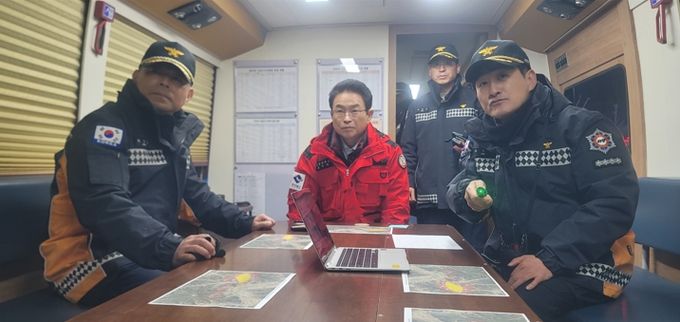 이철우 경북도지사, 의성 산불 현장서 지휘,“산불 진화와 인명 피해 방지 위해 가용자원 총동원 명령”