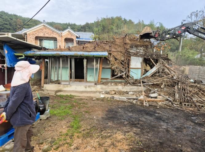 농촌 빈집 정비 현장. 장성군 제공