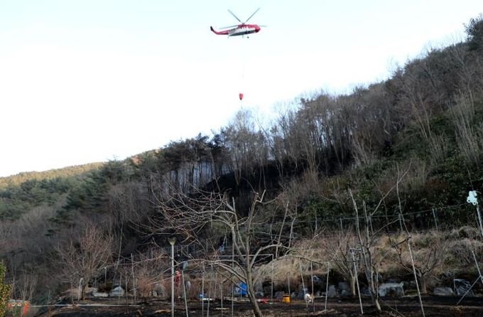 산불 진화 모습(헬기)