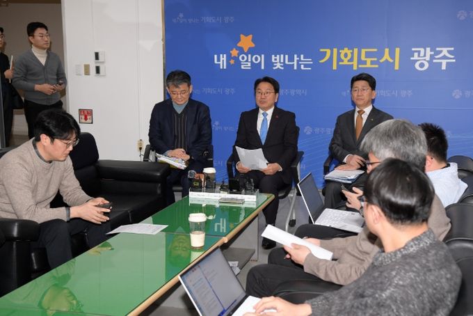 정부, 연간 5조 재정 지원 등 4대 패키지 발표