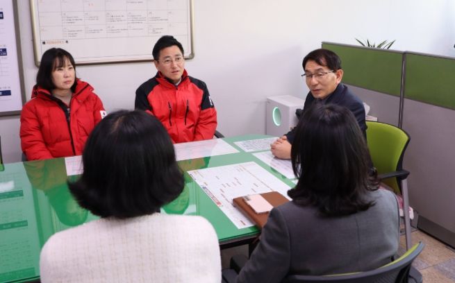 경남도청공적항공마일리지구매물품전달식