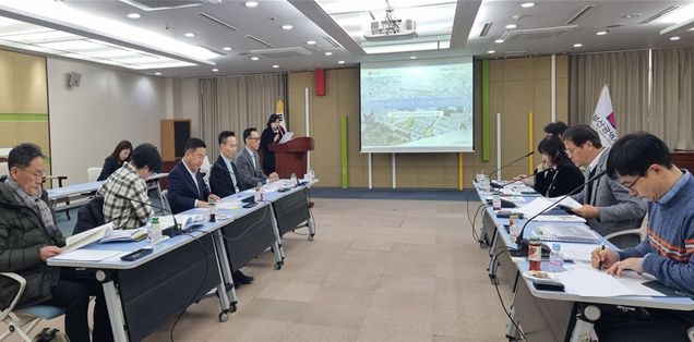 간담회(왼쪽 테이블 세 번째 이승우 의원)