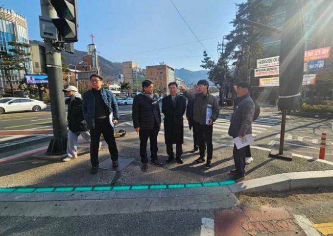 바닥형 LED 보행신호등 현장점검