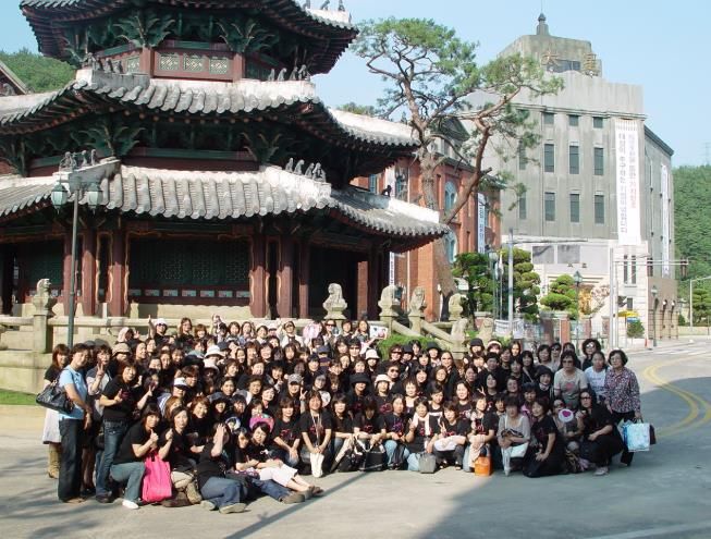 (합천군, 단체관광객 유치 여행사 인센티브사업 추진)- 영상테마파크를 방문한 단체관광객