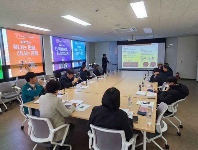 지난 5일 밀양시 교통행정과장이 밀양시 대중교통 및 운수업체(시내, 시외, 마을, 아리랑버스, 택시) 관계자와 햇살문화도시관에서 간담회를 가졌다.
