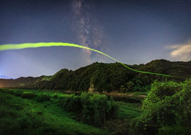 무주군 2025 반디별 사진 공모전 우수상(늦반딧불이와 은하수)