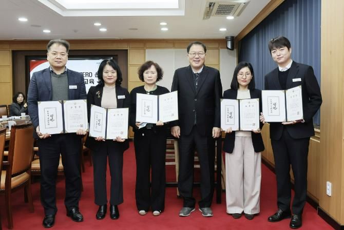 창원특례시, 1월 '이달의 우수공무원' 표창 수여