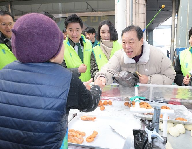 시·공공기관 직원 80여 명과 장보기