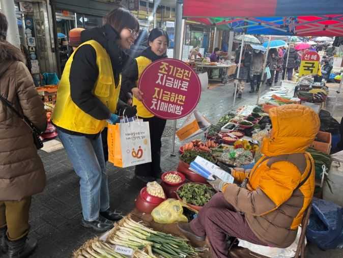 순천시치매안심센터, 설맞이 전통시장 ‘치매인식개선 캠페인’ 성료