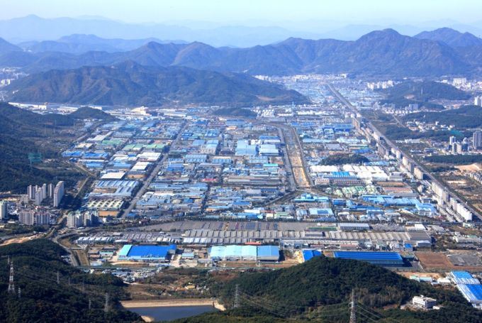 불모산에서 바라본 창원국가산단 전경